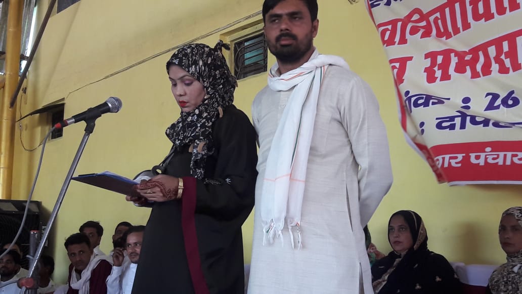 बरेली - सिरौली नगर पंचायत की नवनिर्वाचित चेयरपर्सन एवं सभी सभासदों को उप जिला अधिकारी आंवला ने पद एवं गोपनीयता की शपथ दिलाई