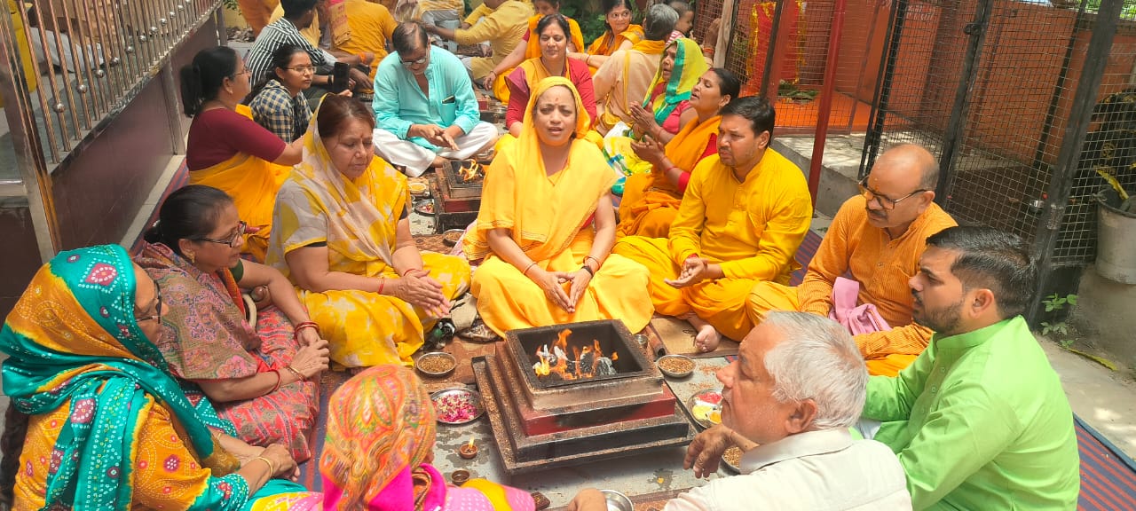बरेली - गायत्री जयंती के शुभ अवसर पर पांच कुंडीय यज्ञ के साथ हुआ भंडारा