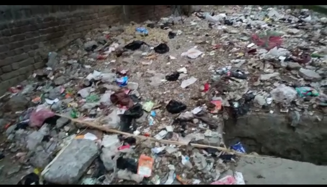 फर्रुखाबाद:मोहल्ला वार्ड नंबर 14 गीतापुरम यहां पिछले 5 वर्षों में कोई कार्य नगर में नहीं कराया