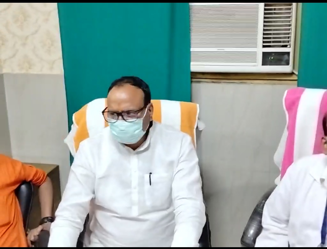 फर्रुखाबाद: उप मुख्यमंत्री बृजेश पाठक ने लोहिया अस्पताल का  निरीक्षण किया