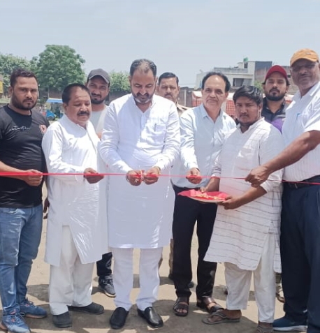पीलीभीत : सुभाष चंद्र बोस क्रिकेट टूर्नामेंट का जिलापंचायत अध्यक्ष ने फीता काटकर किया शुभारंभ