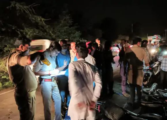 मैनपुरी में सड़क हादसे में 3 की मौत, 3 घायल:शादी समारोह में शामिल होकर लौट रहे थे, दो बाइकों में हुई भिड़ंत