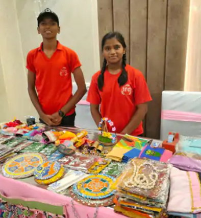 इनोवेटिव पाठशाला के बच्चों ने फटे कपड़ों से बनाई ड्रेस को पहन किया फैशन शो, वंचित से चर्चित कार्यक्रम का आयोजन: