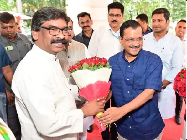 केजरीवाल बोले- कांग्रेस बताए लोकतंत्र के साथ या मोदी के:कहा- हमने उनसे मिलने का समय मांगा; अध्यादेश के खिलाफ झारखंड CM का साथ मिला