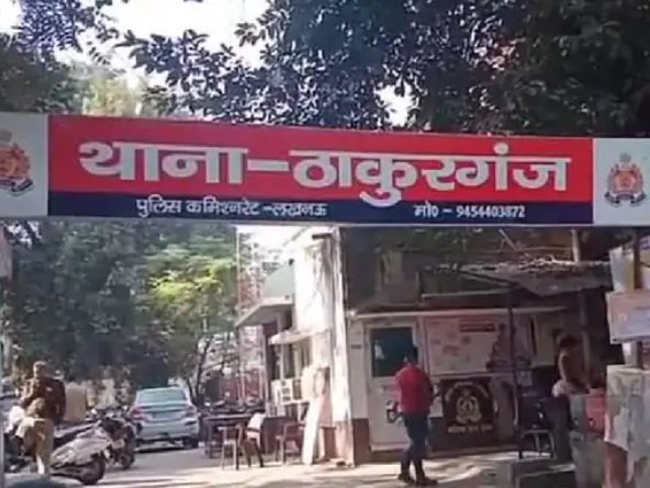 इंदौर से लापता युवती स्टेशन पर बिना टिकट पकड़ी गई:लखनऊ पुलिस वापस लेकर आई तो थाने से भागी, देर रात चौक में मिली