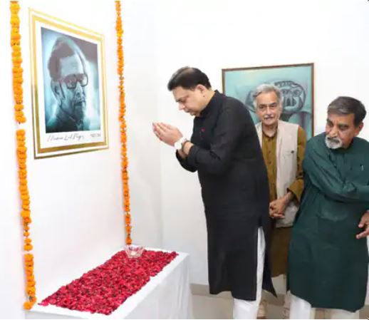 लखनऊ के अलीगंज की कला स्रोत आर्ट गैलरी में रविवार को 12 दिवसीय पेंटिंग ऐग्जीबिशन का शुभारंभ