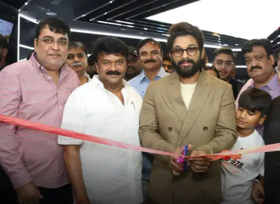 नए थिएटर AAA के उद्घाटन समारोह के लिए अहमदाबाद पहुंचे अल्लू अर्जुन