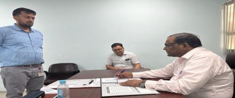 गाड़ियों की फिटनेस को लेकर अपर परिवहन आयुक्त निर्मल प्रसाद ने किया निरीक्षण