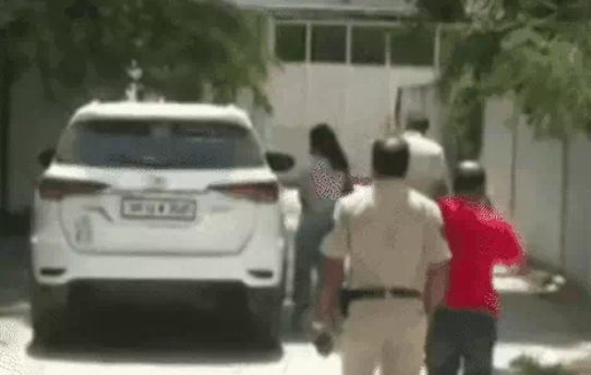 क्राइम सीन रीक्रिएट करने को पुलिस महिला पहलवान को बृजभूषण के घर लाई