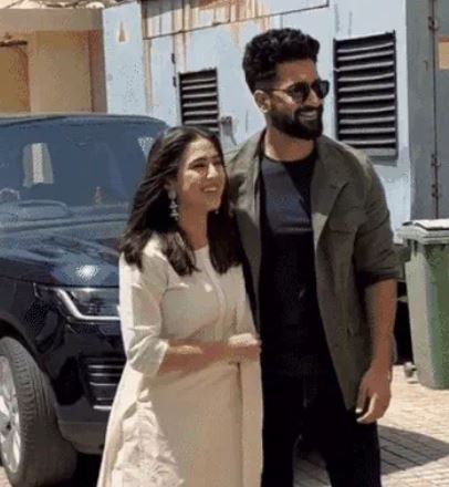 फिल्म ‘जरा हटके जरा बचके’ में विक्की कौशल और सारा अली खान को देखने भीड़ जुटी