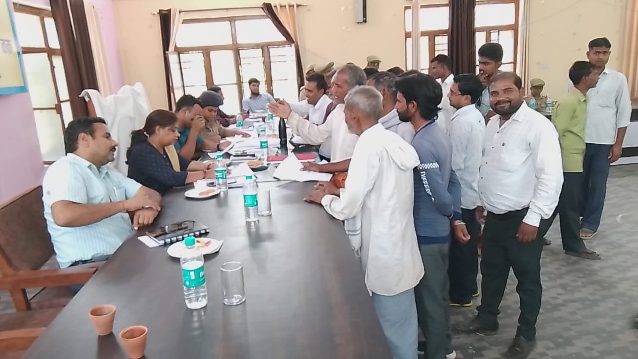 बरेली - आंवला उप जिलाधिकारी की अध्यक्षता में हुआ संपूर्ण समाधान दिवस।