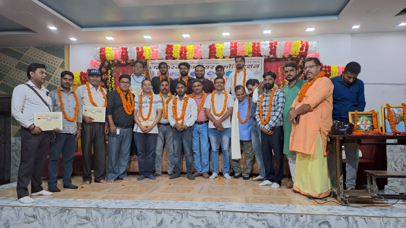 बरेली - जर्नलिस्ट वेलफेयर एसोसिएशन किया गया कवि सम्मेलन एवं सम्मान समारोह।