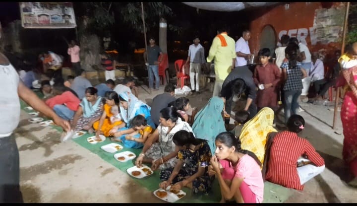 बरेली - नैशनल हाईवे पर कांवड़िया मंदिर में हुआ विशाल भंडारे का आयोजन।