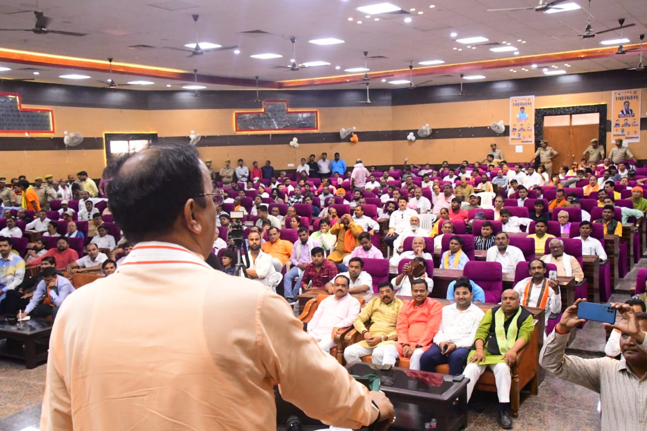 प्रयागराज- सरकार व्यापारियों के कल्याण एवं उनकी प्रगति के लिए सदैव तत्पर  एवं कृत संकल्पित है- उप मुख्य मंत्री