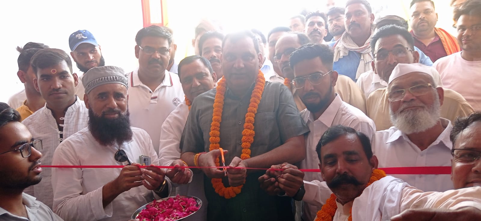 बरेली - आंवला विधानसभा के पूर्व विधायक पंडित आर के शर्मा ने  किया अमन हॉस्पिटल का उद्घाटन।