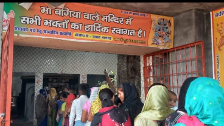 बरेली - बगिया वाली काली माता के मंदिर में भक्तों का उमड़ा जनसैलाब।