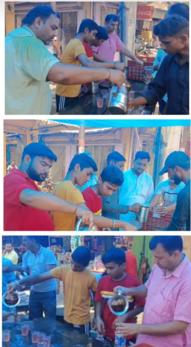 बरेली - फतेहगंज पश्चिमी कस्बे में भीषण गर्मी को देखते हुए समाजसेवी सर्राफा व्यापारी नरेश ऐरन ने बंटवाया शरबत।