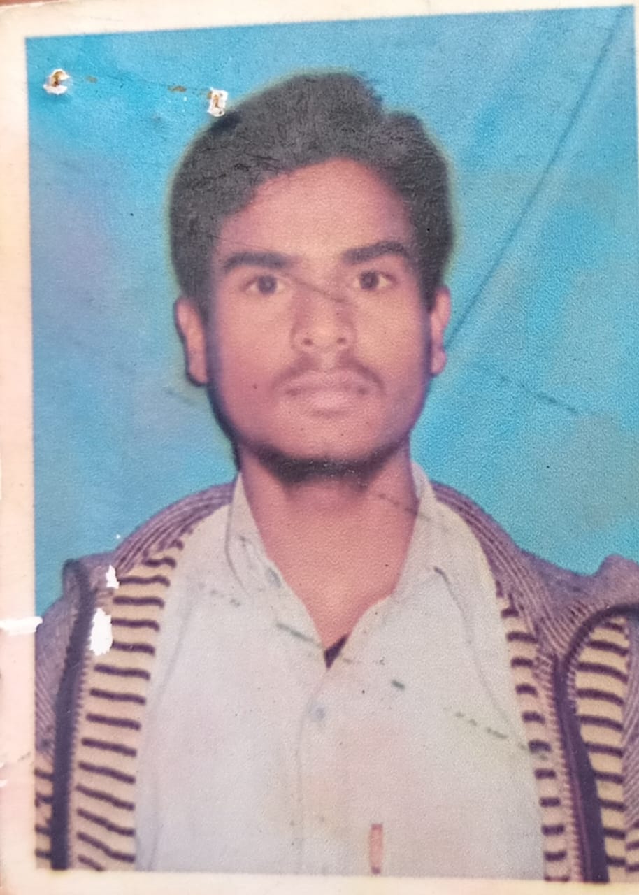 बरेली - अलीगंज थाना क्षेत्र के ग्राम के युवक का रेलवे ट्रैक गुड़गांव के गुरुग्राम में मिला शव परिजनों जताई हत्या की आशंका।
