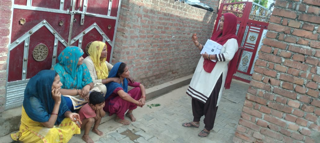 फर्रुखाबाद:दंपति सम्पर्क पखवाड़ा हुआ शुरू,आशा नाजमा नूर दे रहीं हैं योग्य दंपतियों को परिवार नियोजन की जानकारी