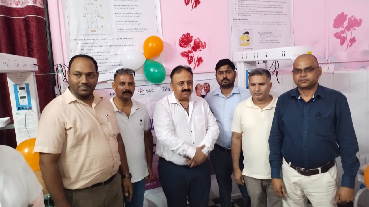 पीलीभीत : रोटरी क्लब पूरनपुर रॉयल्स में दो बेबी वार्मर सामुदायिक स्वास्थ्य केंद्र पूरनपुर में प्रदान किए।