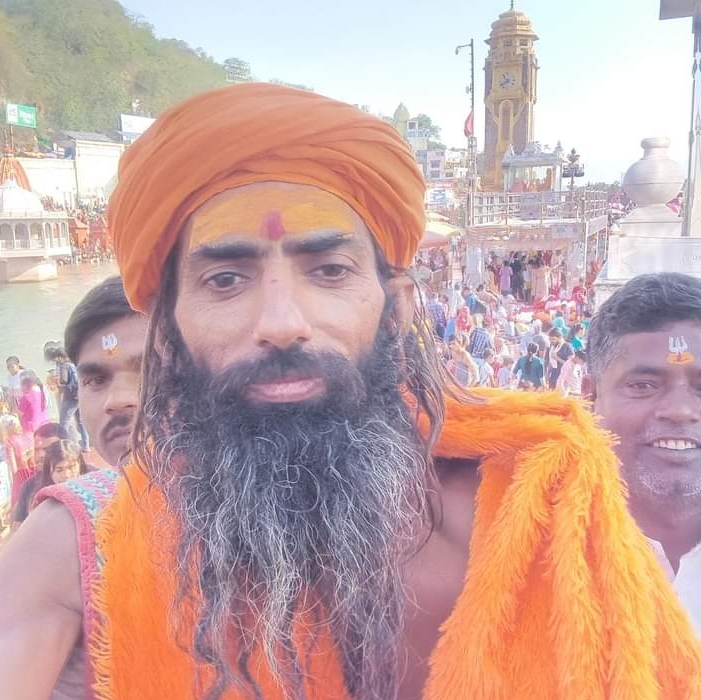 बरेली - गंगा में डुबकी लगाना यह एक अच्छी बात लेकिन विधानसभा के रोड भी ठीक करा दीजिए मंत्री जी : योगी विजय देवनाथ महाराज।
