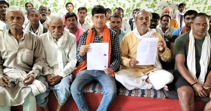बांदा - मव ई गांव में किसानो की मीटिंग हुई संपन्न