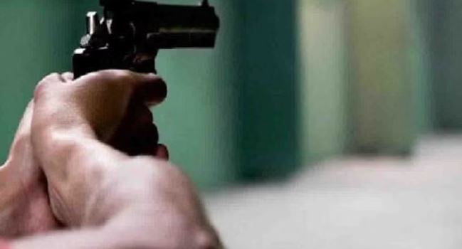 मैनपुरी में सीने में सटाया तमंचा और दबा दिया ट्रिगर, बेटे का शव देखकर चीख पड़े परिवार के लोग