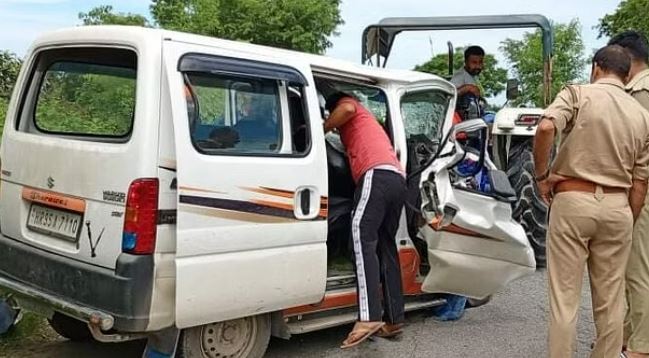 पीलीभीत में ट्रक से भिड़ंत में इको सवार एक मासूम समेत सात लोग घायल