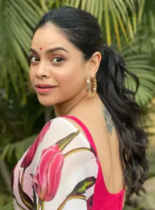 रेड लिपस्टिक लगाने में डर लगता था; पहले एपिसोड से ही मजाक बनाया गया : सुमोना
