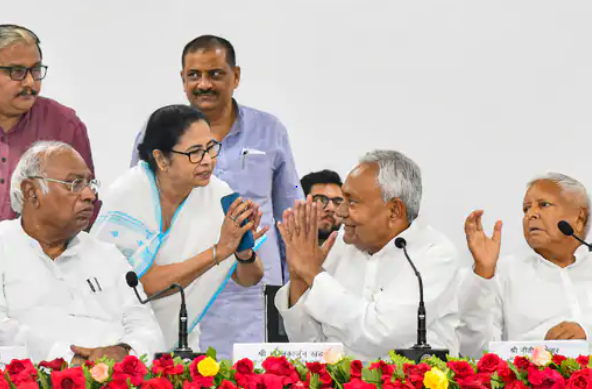 बेंगलुरु में विपक्षी दलों की दूसरी बैठक , ममता बनर्जी और शरद पवार बैठक में शामिल होंगे