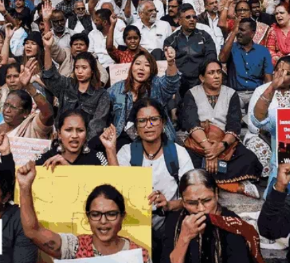 जिंदा रहना है, तो कपड़े उतारो : मणिपुर की लड़की