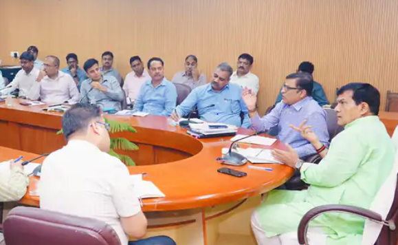 निकायों में खराब स्ट्रीट लाइटों तत्काल बदला जाए, नगर विकास मंत्री ने जारी किया आदेश