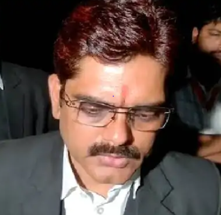 STF की मदद से पुलिस ने अतीक अहमद के वकील विजय मिश्र को लखनऊ से उठाया, क्या है मामला