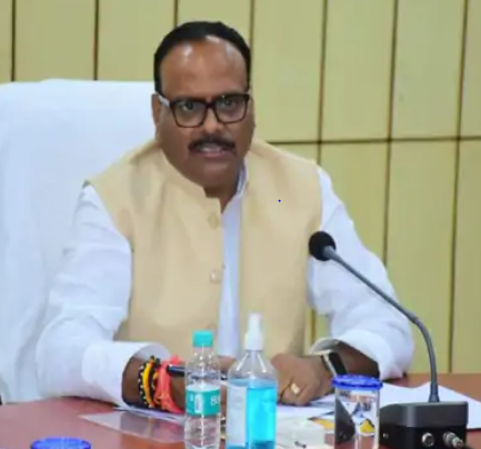 बिना बताए ड्यूटी से गायब मह‍िला डाक्‍टर बर्खास्त, ब्रजेश पाठक एक बार फिर एक्शन मोड़ में