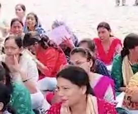 69 हजार भर्ती की महिला शिक्षकों ने निदेशालय पर दिया धरना, जोरदार की नारेबाजी