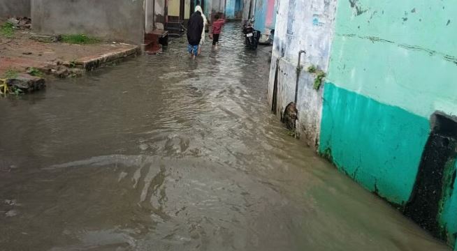 पीलीभीत में बीसलपुर में हुई झमाझम बारिश, बिजली उपकेंद्र में भरा पानी
