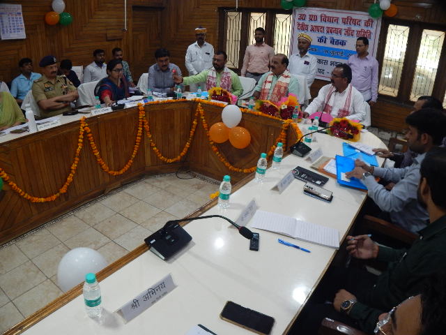 हरदोई :सम्भावित बाढ़ प्रभावित नदियों एवं गांवों का स्थलीय निरीक्षण कर लें और बाढ़ के कारण किसी भी क्षेत्र में जनहानि न होने दें...