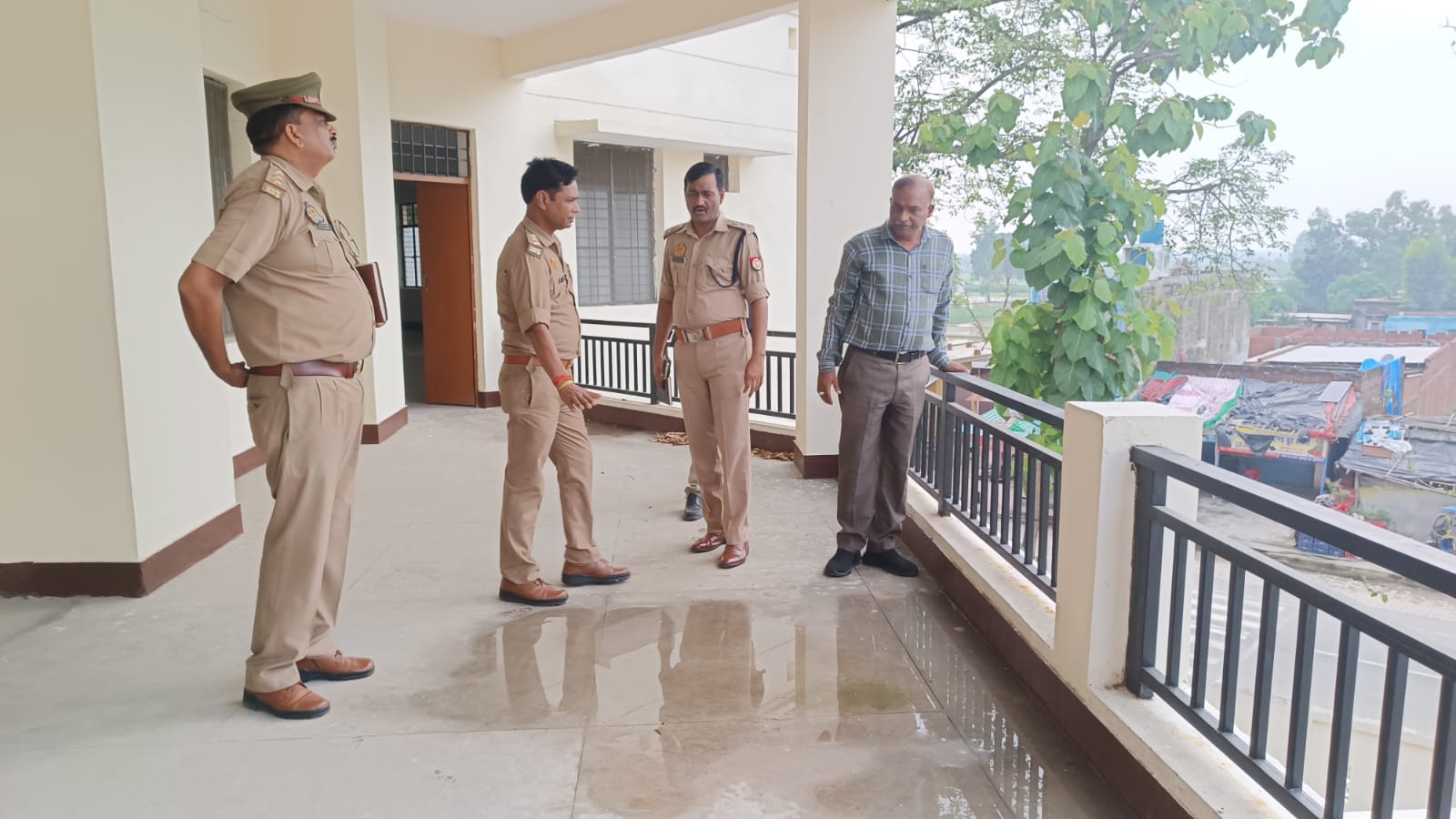 पीलीभीत : अपर पुलिस अधीक्षक ने थाना घुँघचिहाई का किया गया आकस्मिक निरीक्षण।