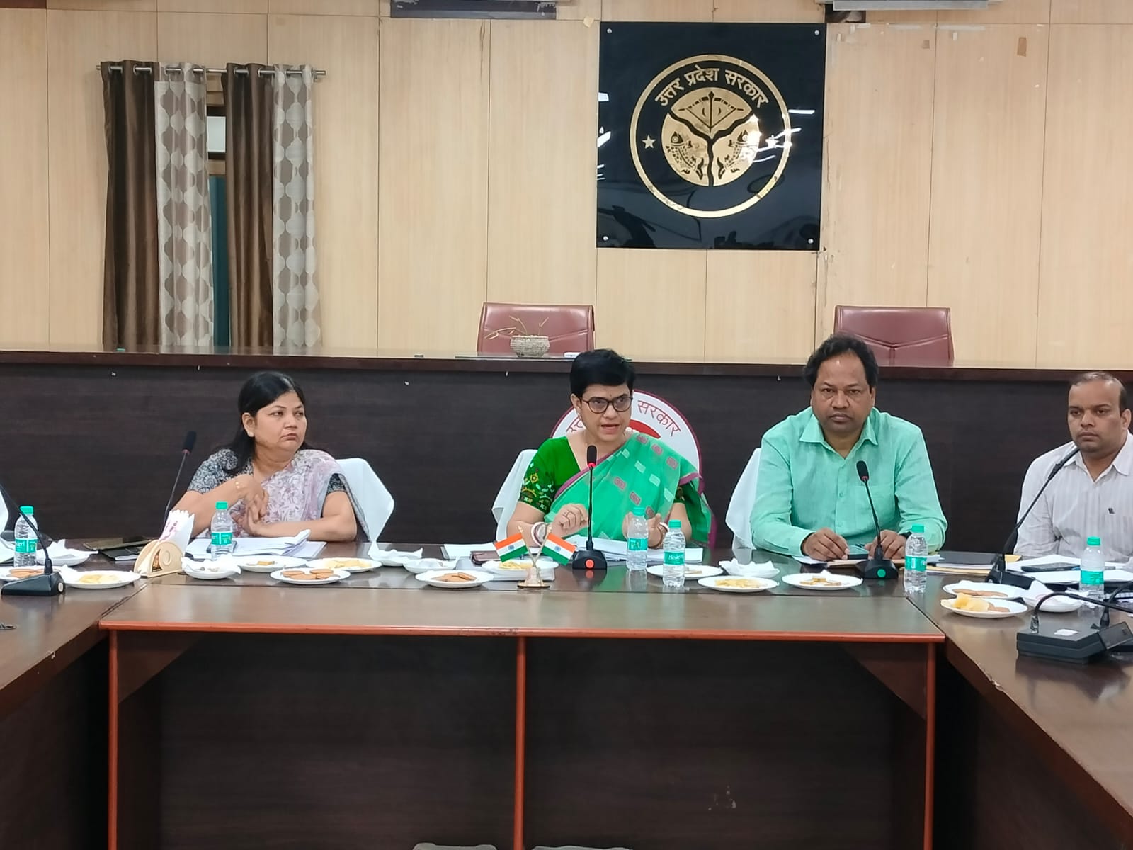प्रयागराज- प्रमुख सचिव / स्टांप एवं रजिस्ट्रेशन आयुष विभाग/ महोदया ने लक्ष्य के सापेक्ष सत प्रतिशत राजस्व प्राप्ति सुनिश्चित किए जाने के दिए निर्देश