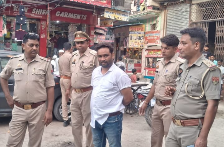 बरेली - फतेहगं जपश्चिमी सब्जी मंडी चौक में मिला एक युवक का शव मचा हड़कंप।
