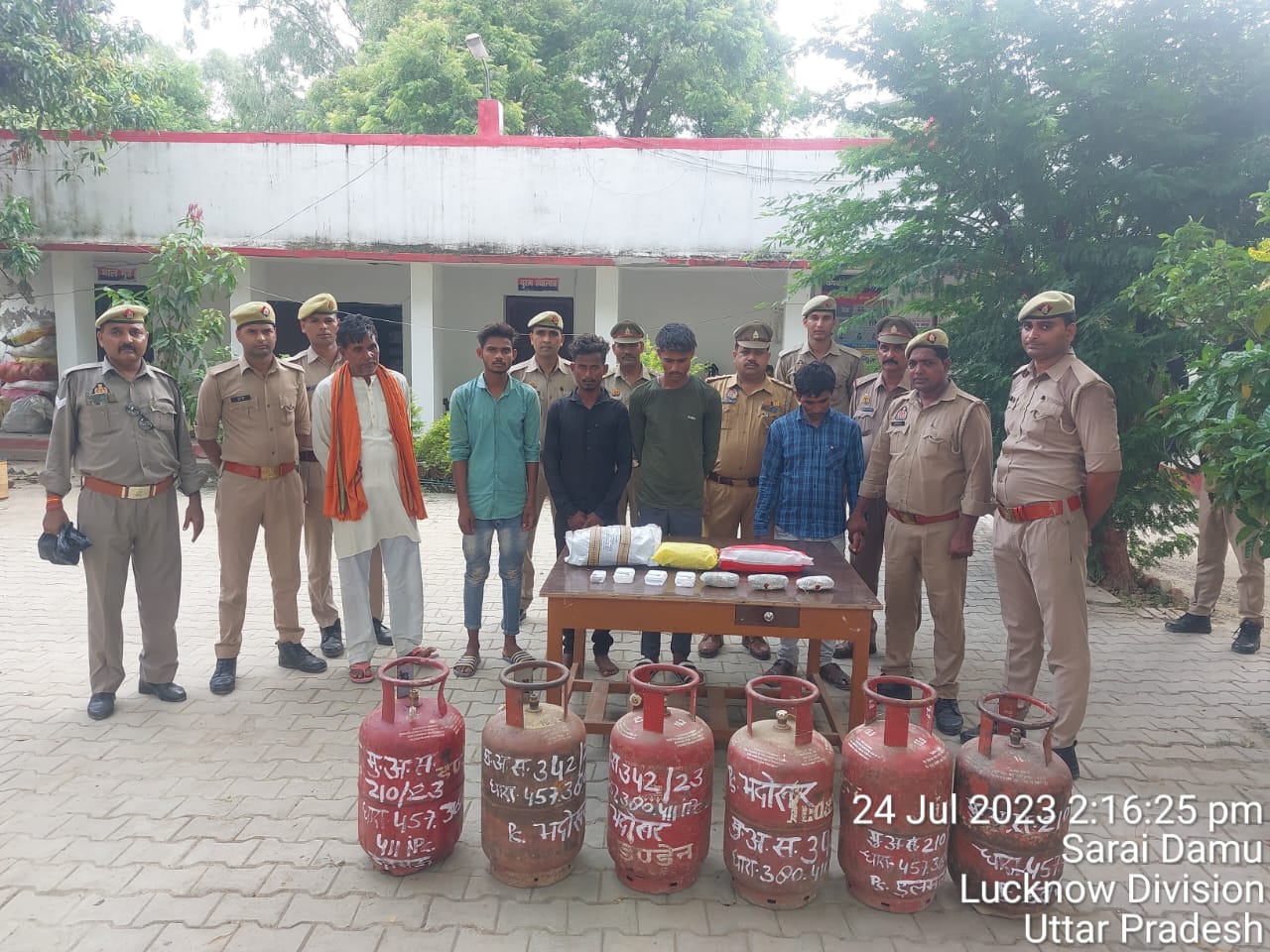 रायबरेली:भदोखर थानाअध्यक्ष व उनकी टीम ने शातिर चोरों के गैंग के 5 अभियुक्तों को दबोचा