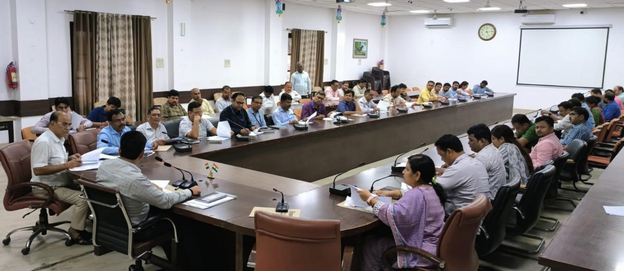 प्रयागराज-जिलाधिकारी ने पीएम स्वनिधि योजना की प्रगति की समीक्षा की,