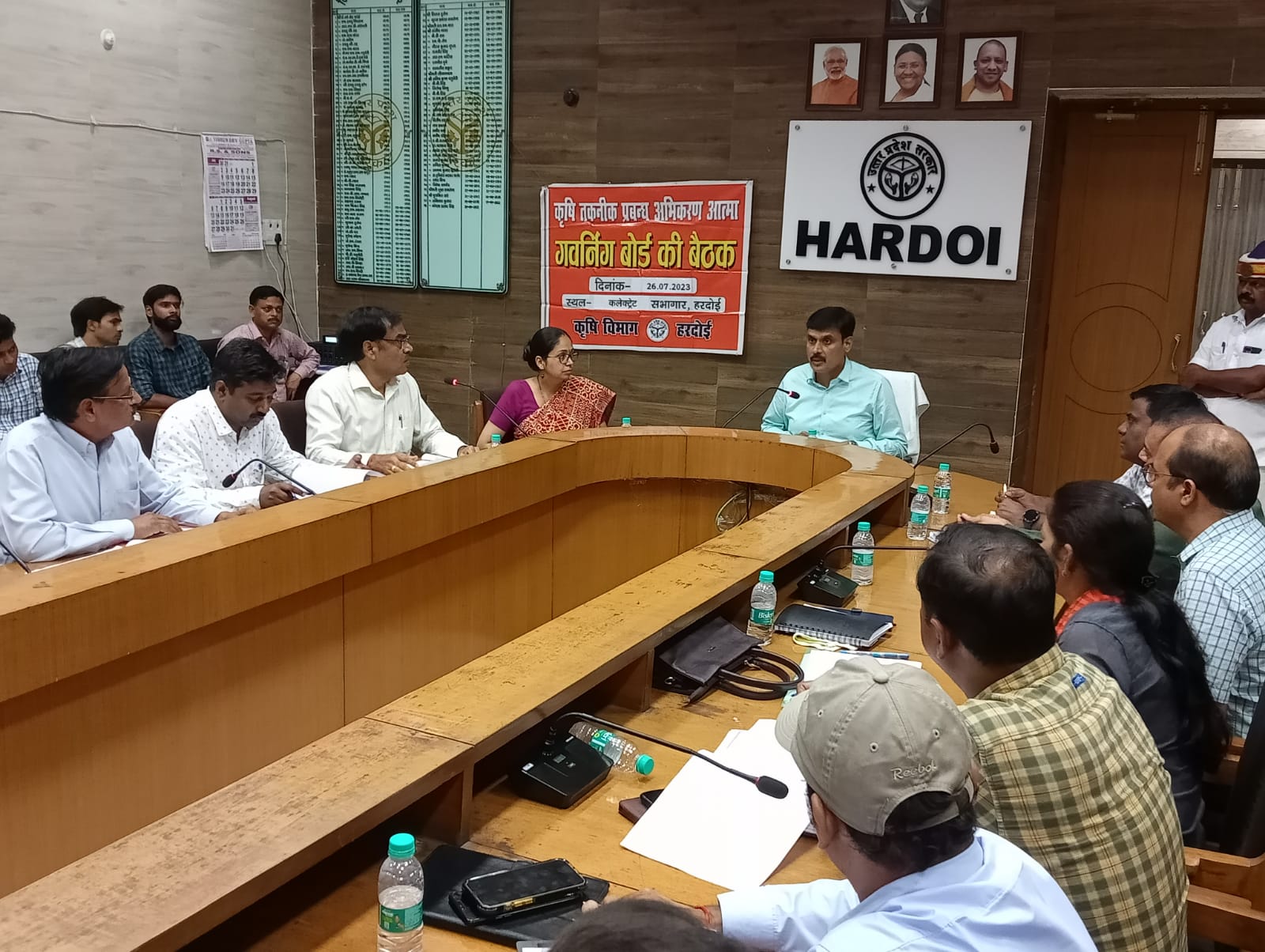 हरदोई :जिलाधिकारी की अध्यक्षता में हुयी कृषि तकनीक प्रबंध अभिकरण आत्मा गवर्निंग बोर्ड की बैठक