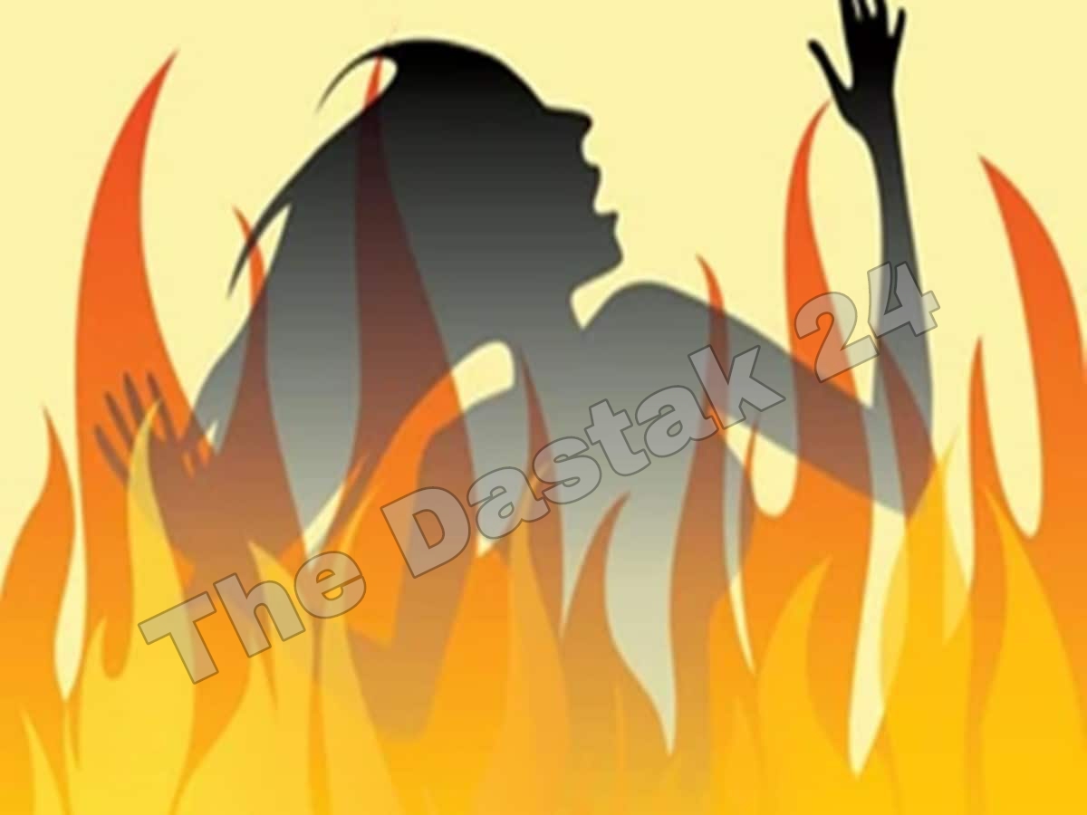 औरैया:आग से झुलसी महिला, एंबुलेंस स्वास्थ्य कर्मचारी ई.एम.टी. द्वारा प्राथमिक उपचार कर महिला को सुरक्षित अस्पताल पहुंचाया