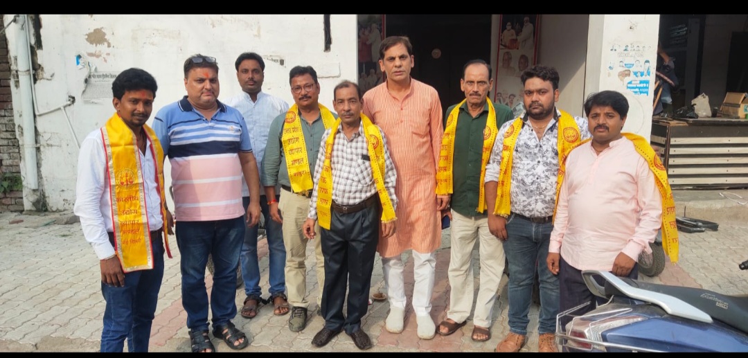 फर्रुखाबाद:व्यापार मंडल के गौरवशाली 50 वर्ष पूर्ण होने पर पूरे प्रदेश में प्रदेश अध्यक्ष मुकुंद मिश्रा के नेतृत्व में फर्रुखाबाद आने वाली यात्रा के सम्बंध में हुई चर्चा