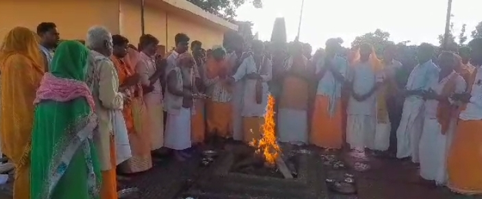 बरेली - अलखेस्वर महादेव शिव मंदिर पर चल रहे सुंदरकांड का समापन।