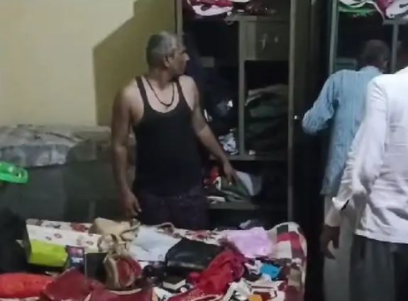 मैनपुरी में चोरों का आतंक:एक ही रात में चोरों ने तीन घरों को लुटा, लाखों रुपये के आभूषण नगदी चोरी