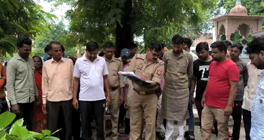 बरेली - मीरगंज सिरौली रोड पर ट्रैक्टर ने स्कूटी सवार को मारी टक्कर मौके पर हुई मौत।