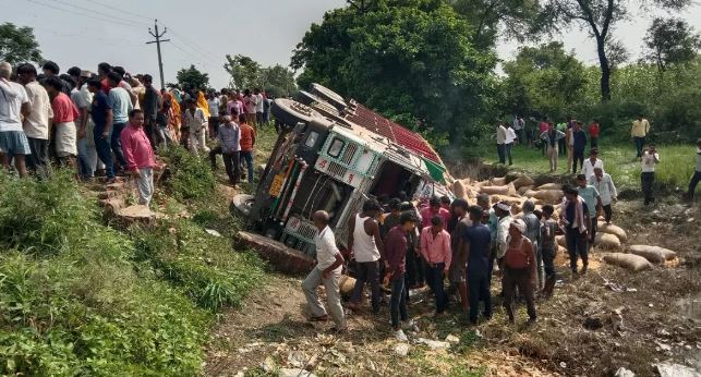 मैनपुरी में सड़क किनारे खड़े थे मामा और दो भांजे, पीछे से रफ्तार में आई मौत…छीन ली तीनों की जिंदगी