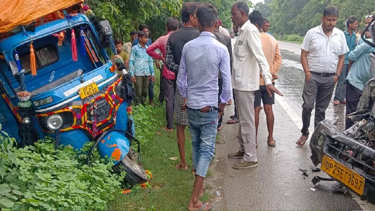 पीलीभीत में बस्ती हाईवे पर टेंपो व वैन में भीषण भ‍िड़ंत, 12 सवार‍ियां घायल